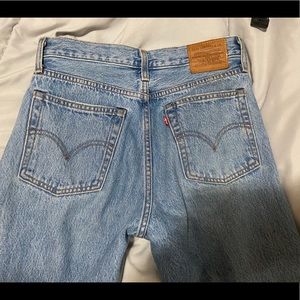 Levi’s Wedgie Straight Lightwash Denim Jeans